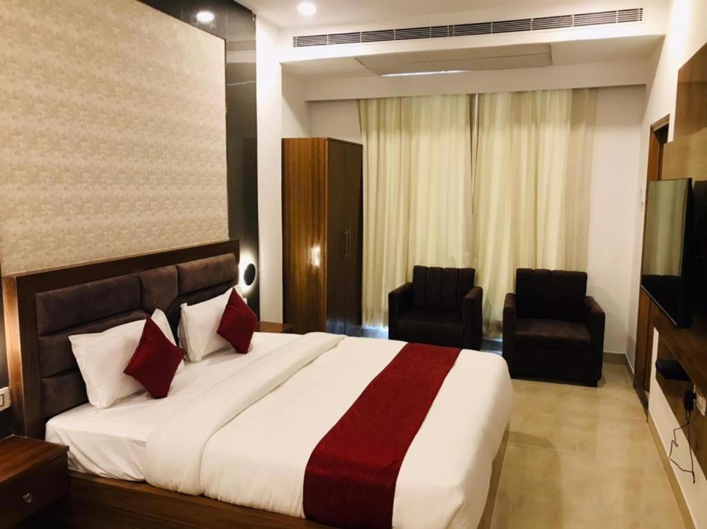 Hotel The Ecstasy Chinhat Buitenkant foto
